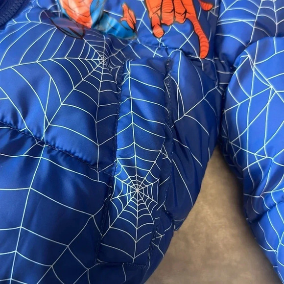H&M X Marvel  - NWOT - Spiderman puffer winter jacket. Size 18-24 months - Picture 5 of 9